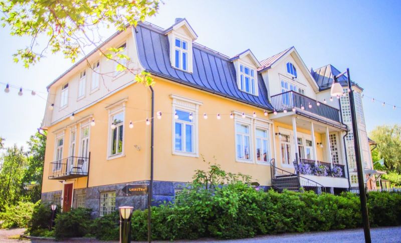 Suomalaisen kirjan museo Pukstaavi sijaitsee vuonna 1920-rakennetussa apteekkari Bäckmanin talossa Sastamalan kirjakorttelissa.